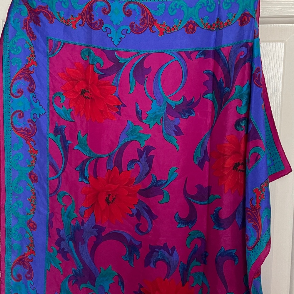 VTG L. CLAIBORNE SILK SCARF
